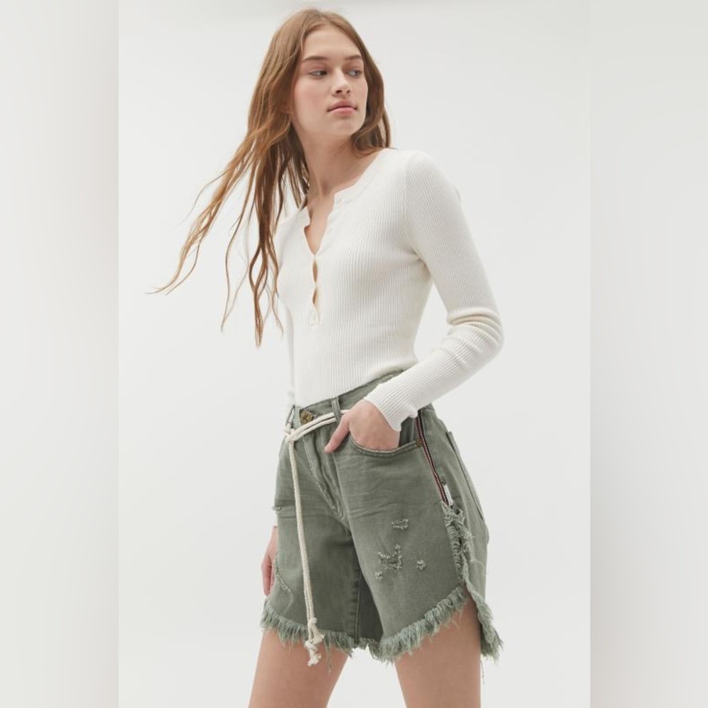 One Teaspoon Free People bandit high waisted shorts khaki Size 25”